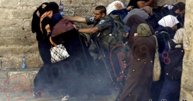 بالصور.. التاريخ يسطر صمود نساء فلسطين فى وجه قوات الاحتلال